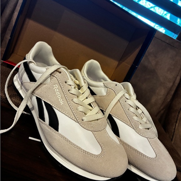 Women’s Reebok Fiori  sneakers - Picture 2 of 5